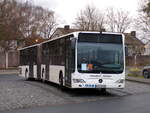Ein Mercedes Benz O530G Facelift Gelenkbus des Reisedienst Büdingen am Bahnhof Kassel-Wilhelmshöhe am 11.3.2026