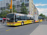 Mercedes Citaro 136, auf der Linie 1, verl�sst am 04.08.2012 die Haltestelle beim Bahnhof Thun.