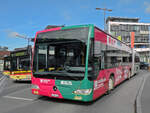 Mercedes Citaro 137 mit der Werbung f�r den Panorama Center, auf der Linie 2, wartet am 12.10.2011 an der Haltestelle beim Bahnhof Thun.