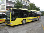 Mercedes Citaro 155 der STI, auf der Linie 43, wartet am 09.10.2013 an der Haltestelle beim Bahnhof Thun.