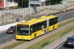 EVAG 4674 auf der Spurbusstrecke auf der A40 zwischen Wasserturm und Essen Kray.