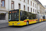 Mercedes Citzaro 17 der BLT, im Einsatz als Bahnhersatz auf der S1, wartet am Bahnhof SBB.