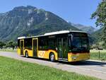 Neuer (gestern abgelieferter) MB C2 hybrid '11687'  BE 610 543  von PostAuto Regie Interlaken am 10.7.21 zwischen Wilderswil und Oberland Shopping.