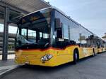 MB C2 hybrid '11426' von PostAuto Regie Interlaken, im Austausch mit Aeschi, am 21.7.21 beim Bahnhof Spiez.