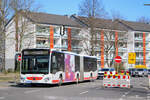 Stadtwerke Neuss Wagen 236 als Linie 854 nach Weckhoven, 19.3.22, Fesserstraße