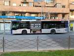 Mercedes-Benz Citaro O 530 C2, Wagen 590, Baujahr 2013, Firma La Alcoyana, wartet an der Haltestelle Estación - Oscar Esplá in Alicante am 03.03.2023.