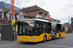 Mercedes Citaro der Post, auf der Linie 102, wartet am 04.08.2024 an der Haltestelle beim Bahnhof Interlaken Ost.