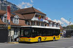 Mercedes Citaro der Post, auf der Linie 102, wartet am 23.04.2025 an der Haltestelle beim Bahnhof Interlaken Ost.