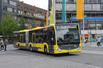 Mercedes Citaro 708 der STI, auf der Linie 1, fährt am 30.07.2025 bei der Haltestelle beim Bahnhof Thun ein.
