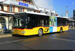 Postauto - Mercedes Citaro BE 610542 bei den Haltestellen vor dem Bahnhof Interlaken Ost am 22.11.2025