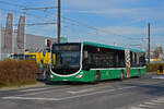 Mercedes Citaro 7043, auf der Tramersatz Linie 14, bedient am 10.11.2025 die Haltestelle Lachmatt. Aufnahme Pratteln.