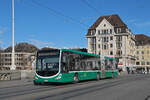 Mercedes Citaro 7044, auf der Linie 34, überquert am 03.11.2025 die Mittlere Rheinbrücke. Aufnahme Basel.