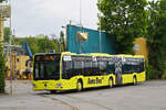 Mercedes Citaro 70 der AAGl, auf der Linie 72, f�hrt am 28.04.2026 durch die Bahnhofstrasse Richtung Haltestelle Liebr�ti.