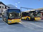 PostAutp MB C2 K hybrid  11217  und C2 hybrid  11426  am 8.1.21 beim Bahnhof Interlaken West.