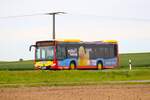 Stroh Bus Mercedes Benz Citaro K am 27.04.24 bei Nidderau. Diesen Bus gibt es auch in 1:87