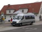 Mercedes-Benz Sprinter auf der Linie 822 nach Hohen Neuendorf Havelstrae am S-Bahnhof Hohen Neuendorf.