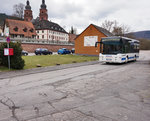 Neoplan Centroliner von Ehrlich Touristik, unterwegs als Linie 98 (Amorbach Bahnhof - Beuchen Bushaltestelle - Amorbach Bahnhof), am 23.3.2016 bei der Haltestelle Amorbach Bahnhof.