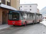 Neoplan GR 155855 aushilfsweise auf der Linie 1 bei der Haltestelle vor dem Bahnhof von Samedan am 01.01.2010