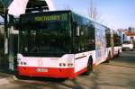DSW 1676, ein Neoplan Centroliner N4421, aufgenommen im März 2002 an der Haltestelle Hacheney in Dortmund.