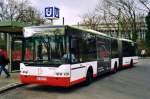 DSW 1674, ein Neoplan Centroliner N4421, aufgenommen im April 2002 an der Haltestelle Westfalenstadion.