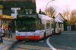 DSW 1673, ein Neoplan Centroliner N4421, aufgenommen im März 2002 an der Haltestelle Oespel Schleife in Dortmund.