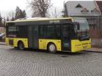 Ein Kleinbus von Behrendt Pause am Lehniner Busbahnhof