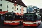 Optisch gesehen zwei gleiche Busse, jedoch zwei Fabrikate: AAGS Schwyz Nr. 14/SZ 9714 Volvo/Hess (links) + AAGS Schwyz Nr. 12/SZ 73'812 Scania/Hess (rechts) am 10. Dezember 2009 Schwyz, Postplatz