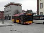 Nagelneuer Hanauer Straßenbahn Solaris Urbino Wagen 17 am 29.02.16 in Hanau Freiheitsplatz 