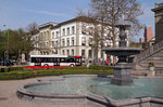 Für einmal den Bus aus dem Fokus gerückt: Ein Solaris Urbino 12 von Stadtbus Winterthur am 22. April 2016 bei der Haltestelle Stadthaus.