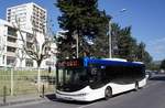 Frankreich / Stadtbus Marseille: Solaris Urbino 12 (Wagen 94365) von Transdev im Auftrag von RTM (Régie des Transports Metropolitains) Marseille, aufgenommen im April 2017 an der Metrostation  La