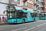 VGF/ICB Solaris Urbino 12 Wagen 222 am 10.03.18 in Frankfurt Bornheim Mitte mit der 25 Jahre In der City Bus Werbung 
