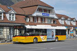 Solaris Bus der Post, auf der Linie 102, wartet an der Endstation beim Bahnhof Interlaken Ost.