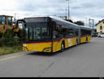 Postauto -  Solaris  BE  32333 als Bahnersatz für die BLS zwischen Lyss und Kerzers hier am warten in Kerzers am 16.07.2020