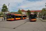 Zwei HSB Solaris Urbino 18 am 04.09.20 in Hanau Freiheitsplatz