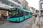 Nagelneuer ICB Solaris Urbino 18 Wagen 464 am 18.12.20 in Bad Vilbel Niddplatz auf der Linie 30
