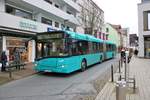 ICB Solaris Urbino 18 Wagen 388 am 18.12.20 in Bad Vilbel Niddplatz auf der Linie 30 