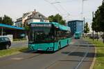 ICB Solaris Urbino 12 Wagen 555 auf der Linie 34 am 10.07.21 in Frankfurt am Main Friedberger Warte