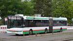 Magdeburger Verkehrsbetriebe GmbH & Co. KG (MVB) mit einem Diesel-Gelenkbusse vom Hersteller Solaris des Typs „Urbino 18“ (Nr.3616) als Linie 69 Richtung Bahnhof Magdeburg Neustadt.