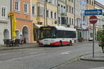 Solaris Urbino von Postbus (BD-16377) als Linie 894 in Braunau, Stadtplatz. Aufgenommen 27.7.2022.