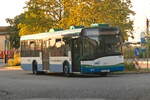Solaris Urbino (Bus 2136, M-E 2297) bei der Haltestelle Feldkirchen S-Bahn. Aufgenommen 10.8.2022.