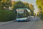 Solaris Urbino von Ettenhuber (Bus 2987, EBE-JE 584) als Linie 263 in Heimstetten, Poinger Straße. Aufgenommen 10.8.2022.