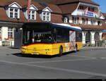 Postauto - Solaris Urbino BE 836434 vor dem Bahnhof in Interlaken Ost am 05.10.2022