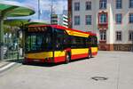 Hanauer Straßenbahn Solaris Urbino 12 Wagen 34 am 14.04.23 in Hanau Freiheitsplatz 