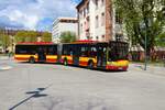 Hanauer Straßenbahn Solaris Urbino 18 Wagen 70 am 14.04.23 in Hanau Freiheitsplatz