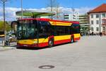 Hanauer Straßenbahn Solaris Urbino 12 Wagen 36 am 14.04.23 in Hanau Freiheitsplatz