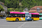 Solaris Bus der Post, verlässt am 31.07.2023 als Shuttlebus den Bahnhof Interlaken Ost.