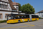Solaris Bus der Post, auf der Linie 84, wartet am 24.08.2023 beim Bahnhof Rheinfelden.