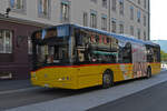 Solaris Bus der Post, auf der Linie 103, fährt am 04.10.2023 zur Haltestelle beim Bahnhof Interlaken Ost.