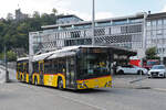 Solaris Bus der Post, auf der Linie 321, fährt am 29.09.2025 zur Haltestelle beim Bahnhof Baden.