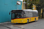 Solaris Bus der Post, auf der Linie 85, fährt am 09.10.2025 Richtung Haltestelle Liebrüti. Aufnahme Kaiseraugst.